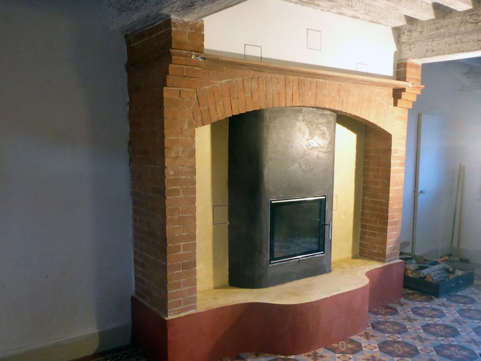 Coloured stucco under a brick arch