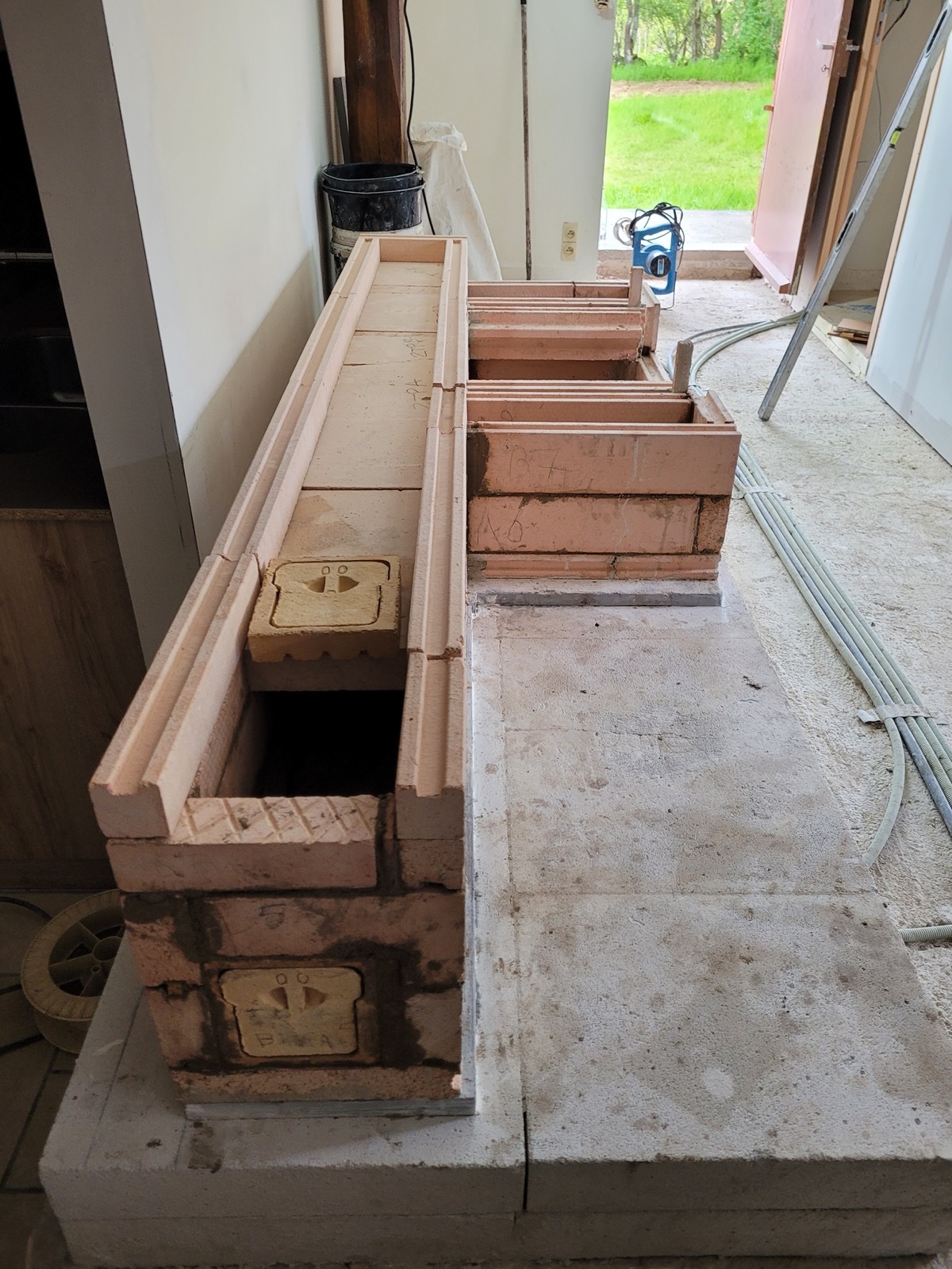 PRAC kit: the heated bench, channel by channel