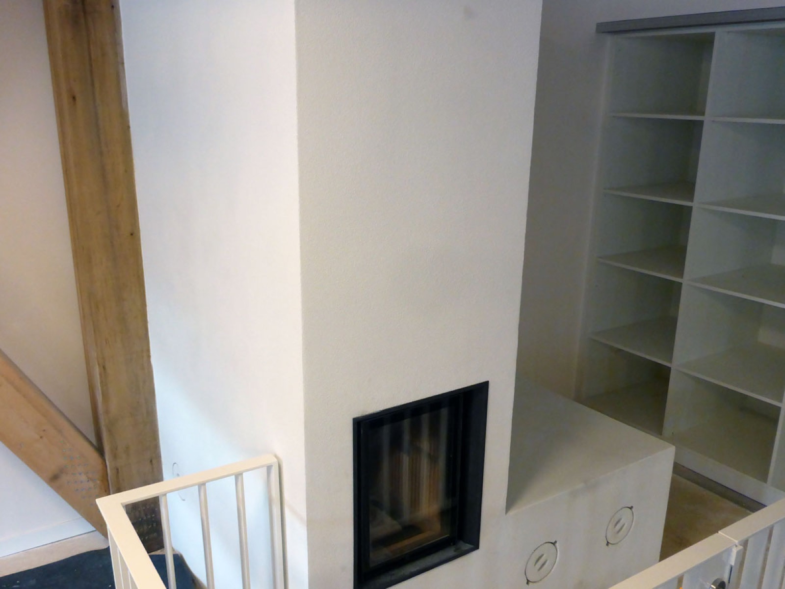 A masonry heater at the Jacques-Chirac leisure centre