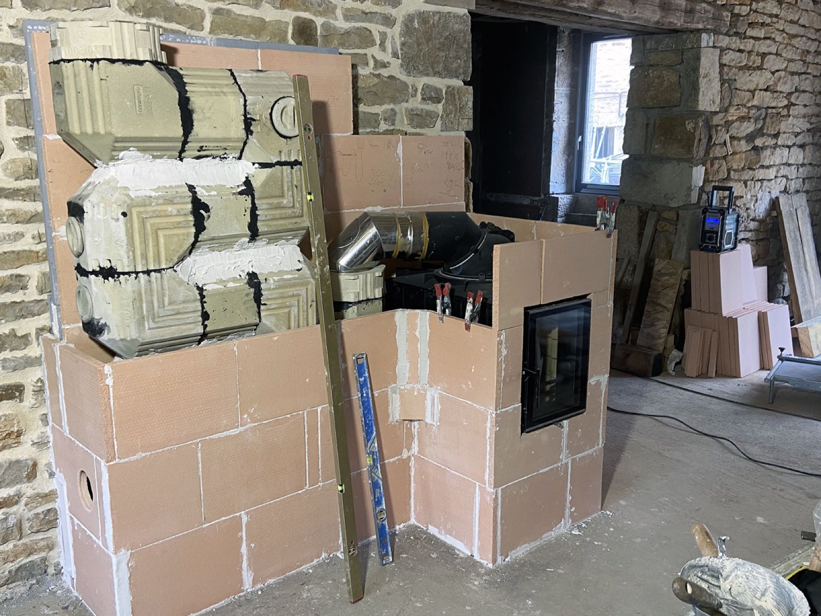 Kaschütz ceramic storage unit and Durasic flues, in a stone house