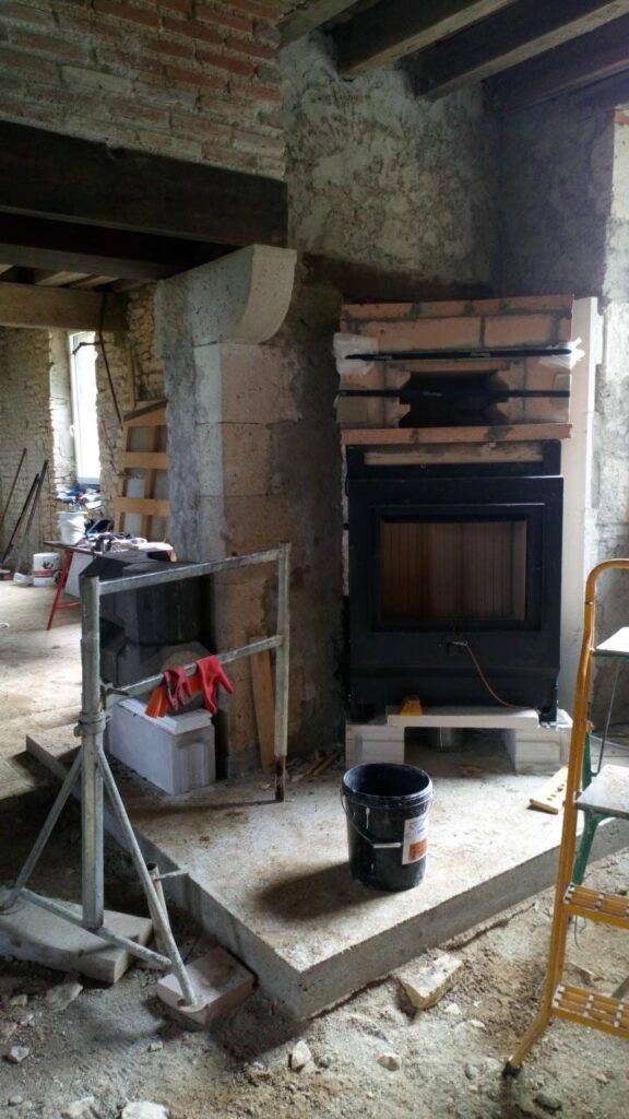 Hogar Brunner GOF 66×42 colocado sobre su base antes de construir la estufa de masa