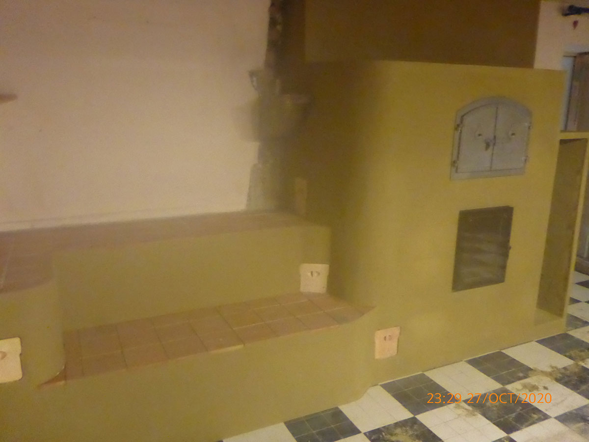 Wide bench, large oven and natural finish: accumulated pleasures in the heart of the Morvan